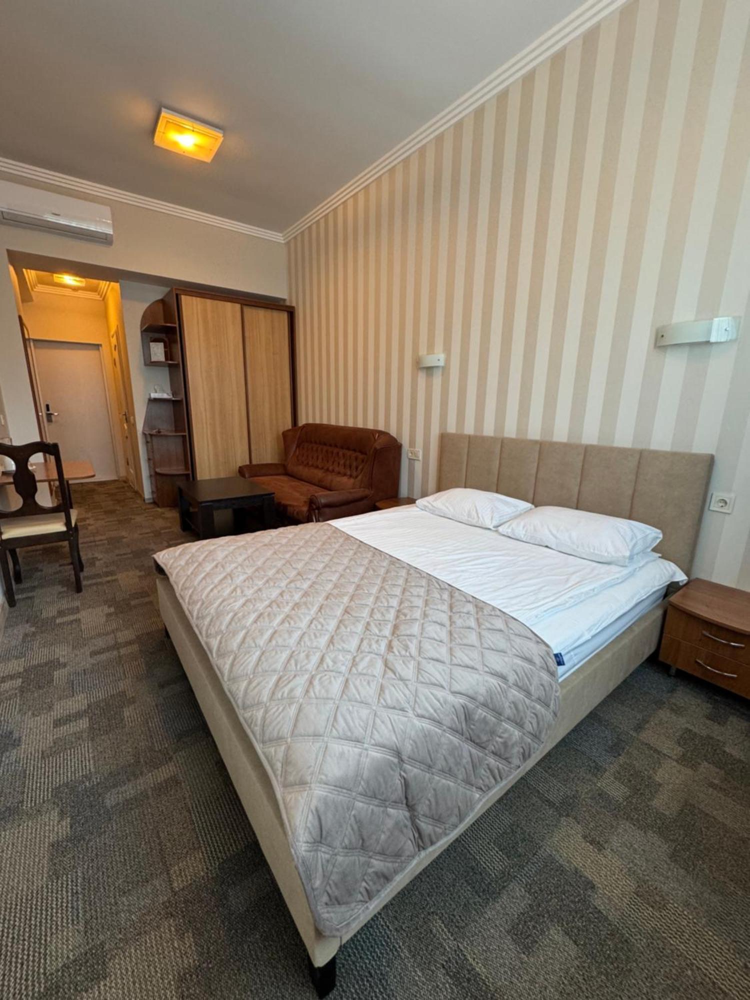 Persian Palace Hotel Kiev Extérieur photo